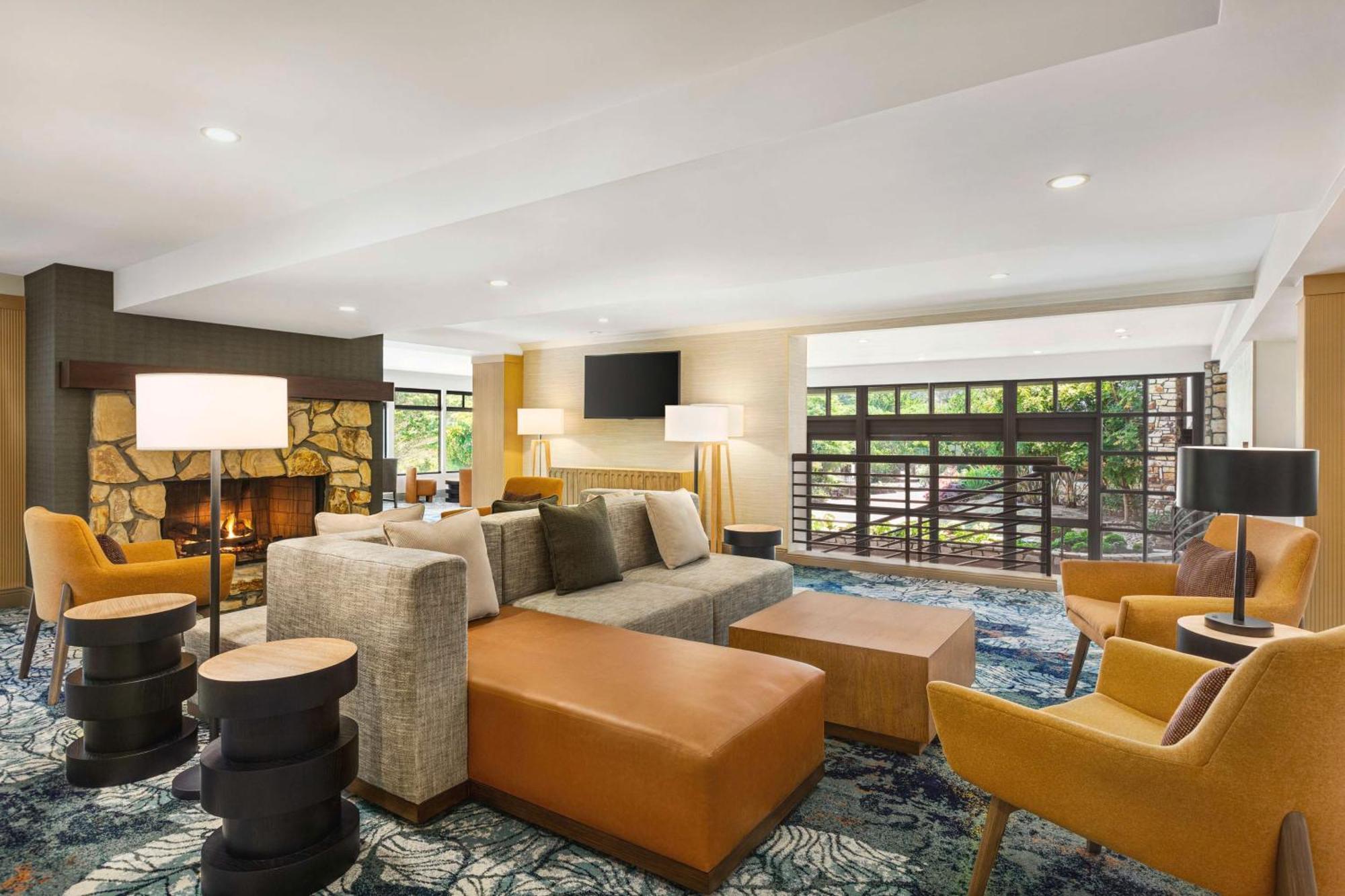 Hilton Garden Inn Monterey Ngoại thất bức ảnh